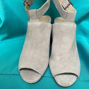 Vionic Perk Kaia Light Grey Suede Peep Toe Stacked Comfort Heels Women Sz 9 NEW